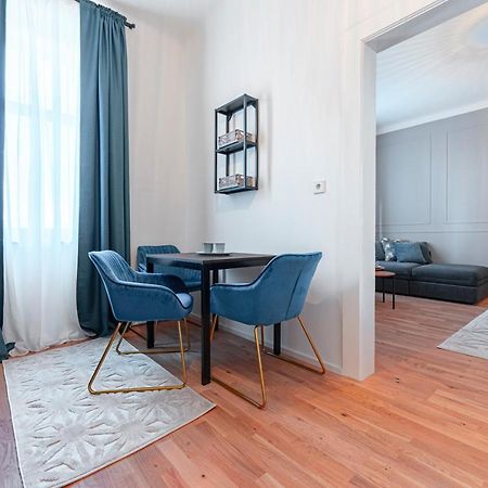 City Appartement Wagram Am Hauptbahnhof Sankt Poelten Exterior foto